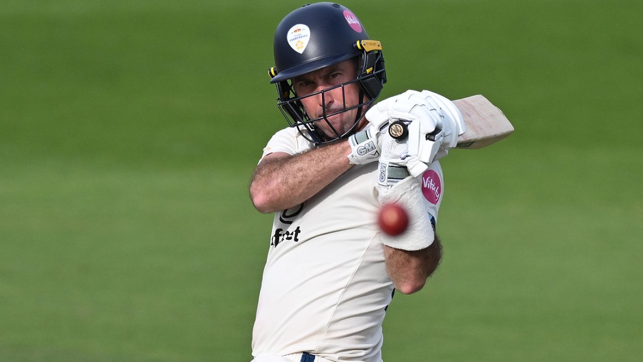 Former skipper Madsen agrees second stint as Derbyshire captain